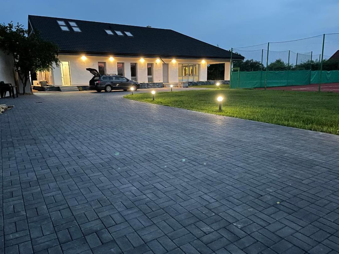 Lahuzur - Casa De Vacanta - Therme Balotesti & Aeroport Otopeni Saftica ภายนอก รูปภาพ