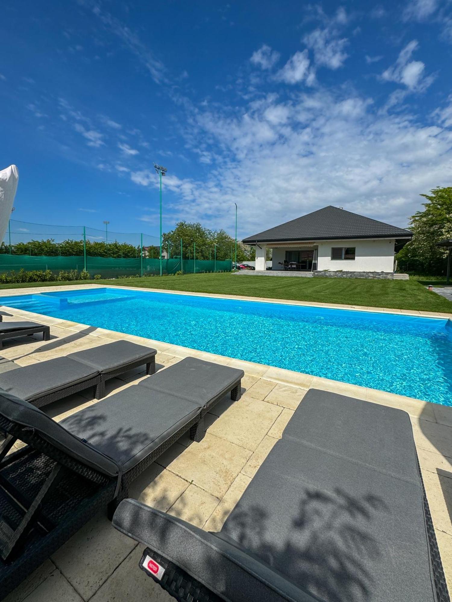 Lahuzur - Casa De Vacanta - Therme Balotesti & Aeroport Otopeni Saftica ภายนอก รูปภาพ